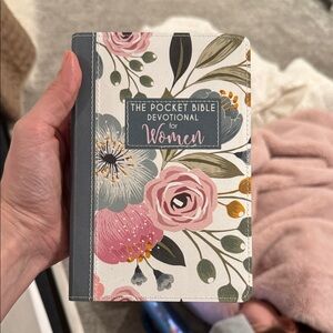 Floral Pocket Bible Devotional for Women